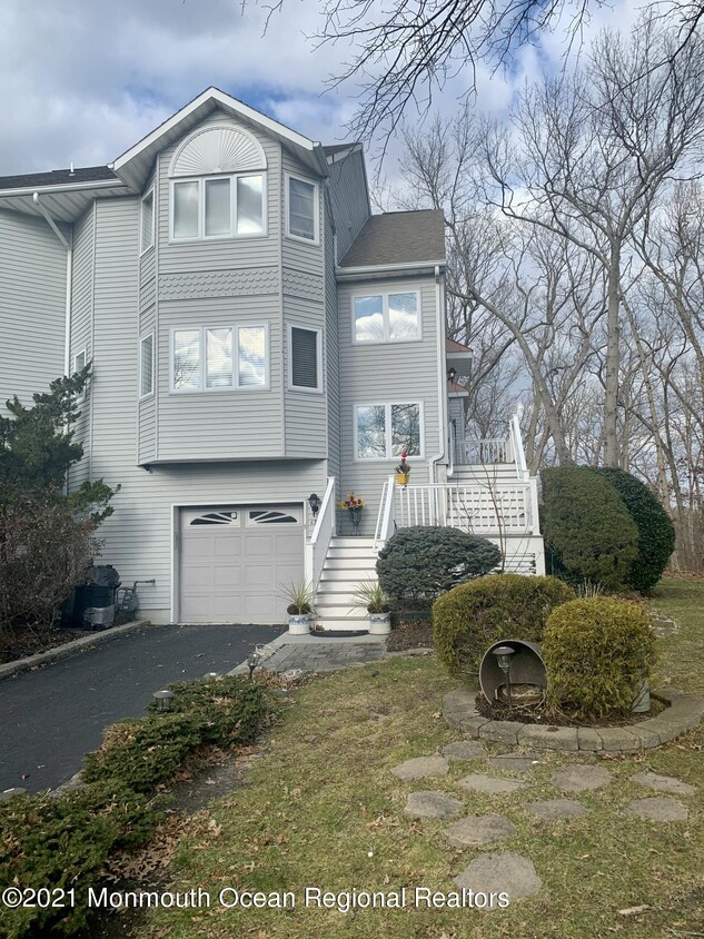 Primary Photo - 136 Orchid Ct