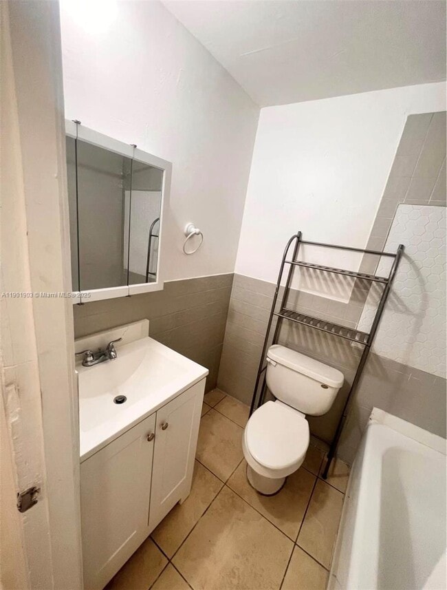 Building Photo - 240 Hibiscus Dr