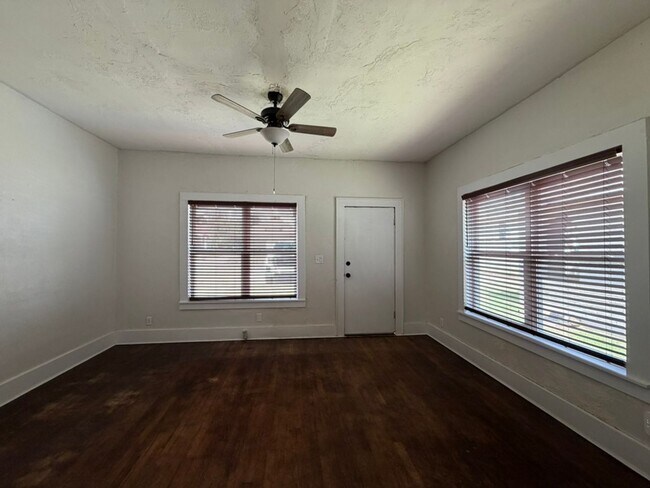 Foto del edificio - 520 N Bradley St