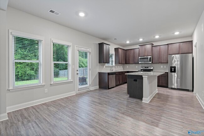 Foto del edificio - 7206 Dorchester Dr SE