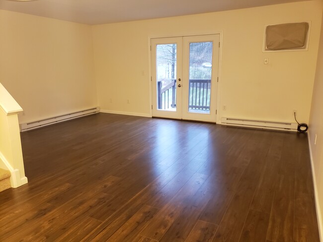 Living Room (facing rear) - 184 Stoneheights Dr
