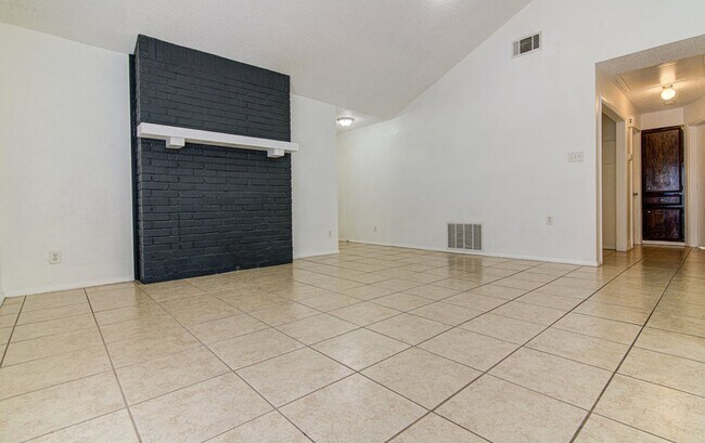 Building Photo - 1202 Westcott Dr