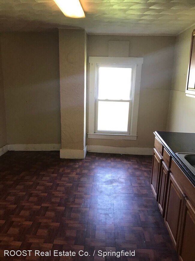 Building Photo - 3 br, 1 bath House - 452 S Kenton St