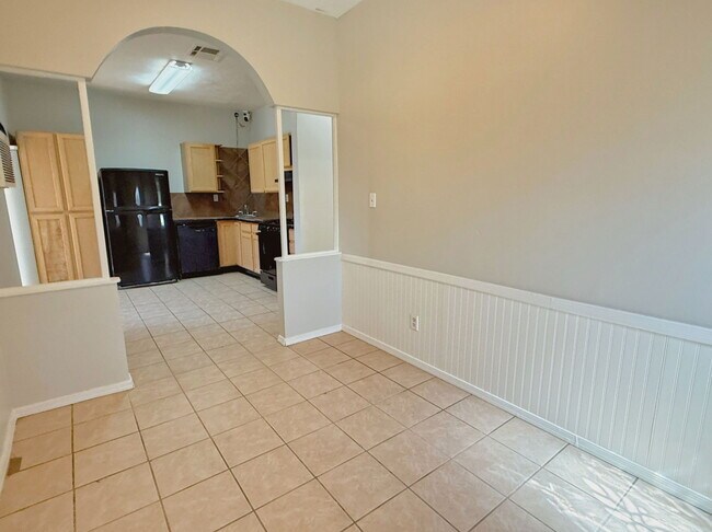 Building Photo - 121 N 12th Ave