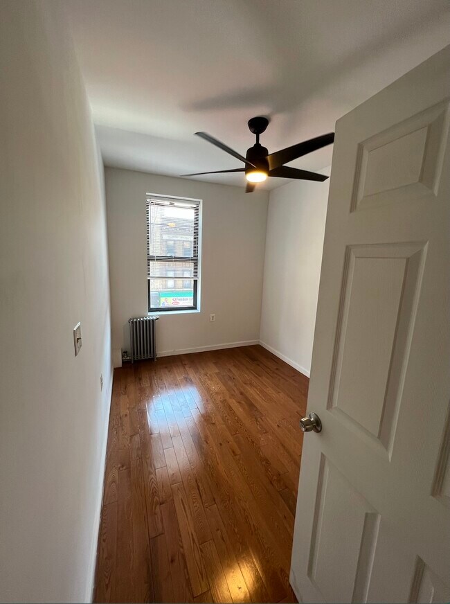 Foto del edificio - 592 Nostrand Ave