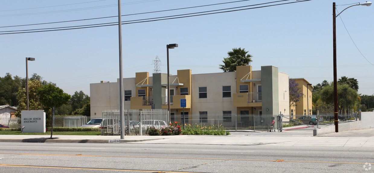 Foto principal - Avalon El Segundo Senior Apartments