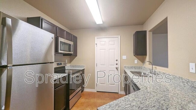 Building Photo - 1005B Kerr Ct