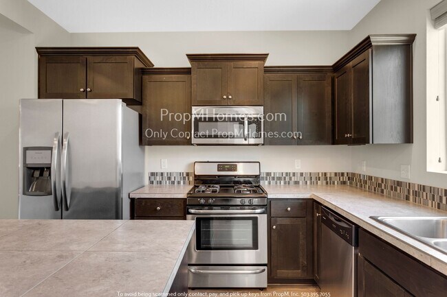 Building Photo - Charming Three-Bedroom Townhome with A/C a...