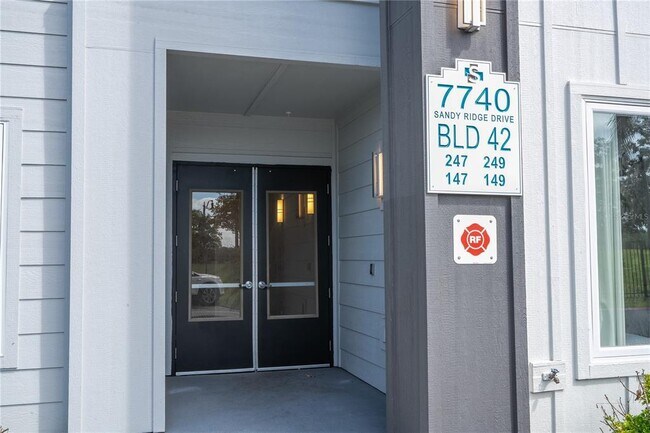 Foto del edificio - 7740 Sandy Ridge Dr