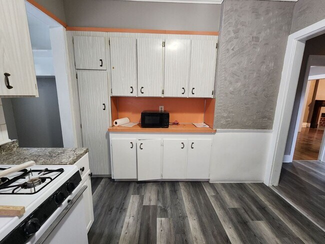 Foto del edificio - 4 Bedroom Single Family Home!