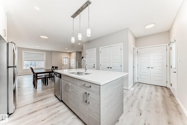 Building Photo - 6536 Chappelle Vis S W