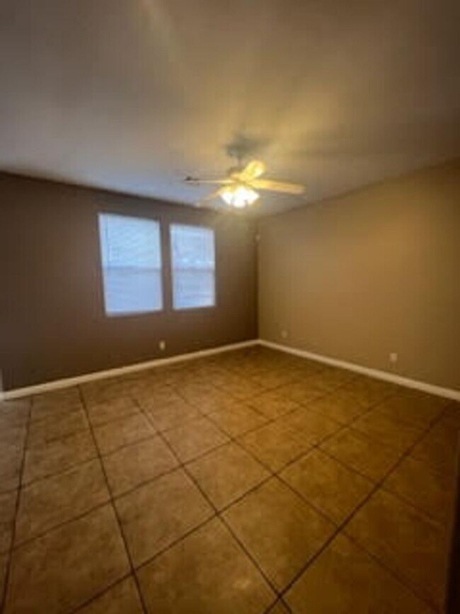 Building Photo - SUMMERLIN 4 BEDROOM HOME!