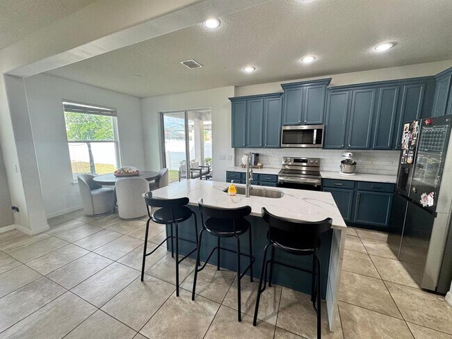 Foto del edificio - 8042 Corkfield Ave