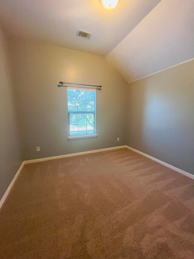 Bed room - 1020 Chickasaw Dr