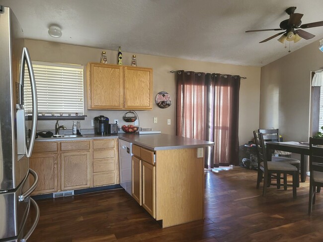Building Photo - 6766 Mountain Aura Dr