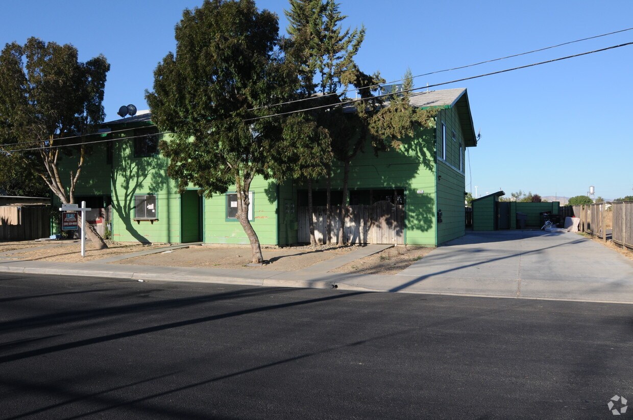 Foto del edificio - 1425 Eucalyptus Ave