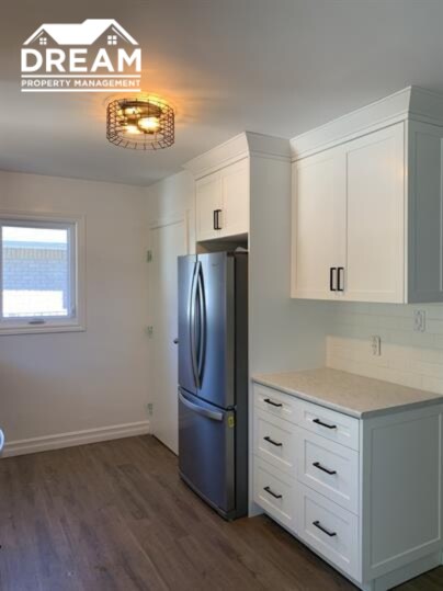Photo du bâtiment - 970 Kensington Blvd