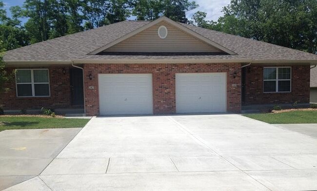 Building Photo - 257 Sandridge Dr