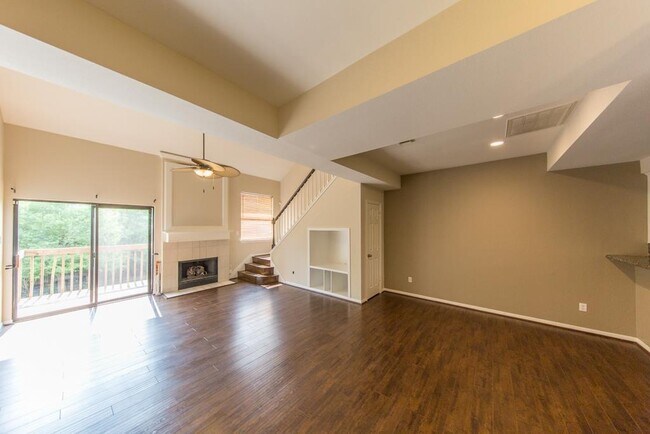 Foto del edificio - 737 Davis Rd