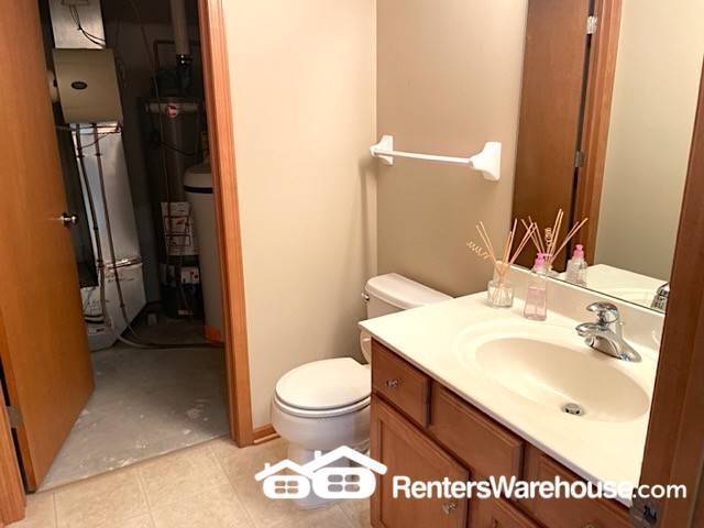 Building Photo - PRIME 3BD/2.5BA TOWNHOUSE IN PLYMOUTH
