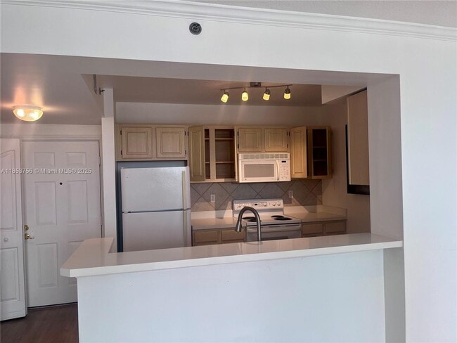 Building Photo - 2665 SW 37th Ave