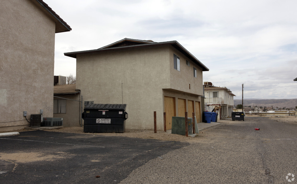 Building Photo - 721 Upton Dr