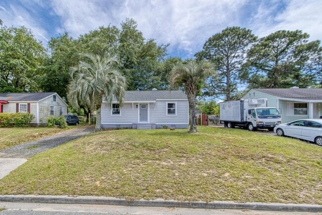 Building Photo - 2211 Beech St