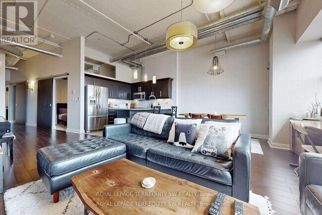Photo du bâtiment - 700 King St W