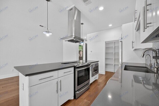 Foto del edificio - 4413 Roseland Ave