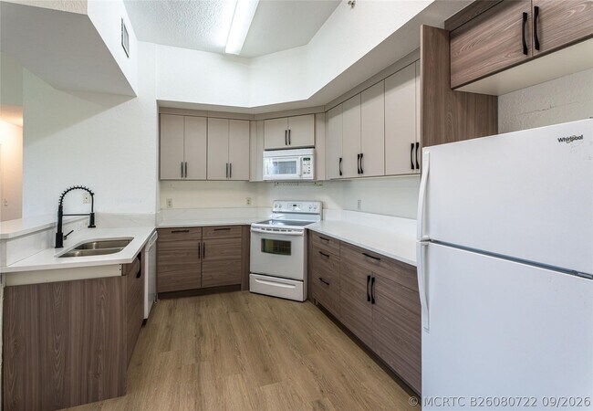 Building Photo - 2801 Riverside Dr