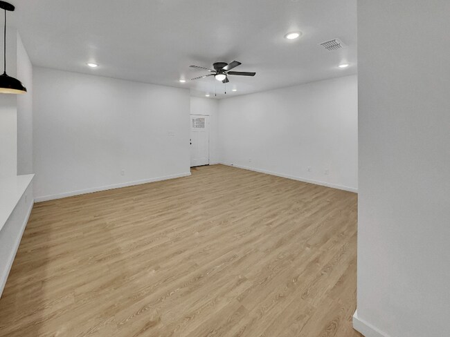 Foto del edificio - 5804 Urbana Ave