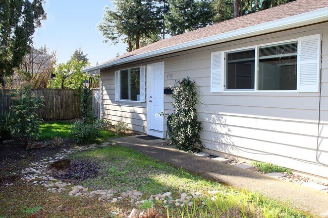 Foto del edificio - 4122-4130 SE Howe St