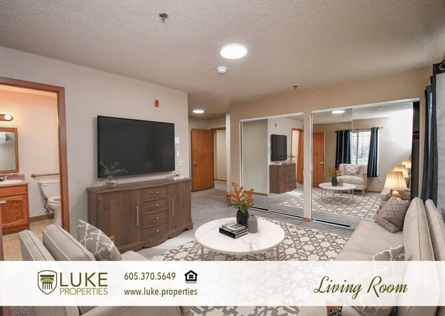 Building Photo - 138 N Sycamore Ave