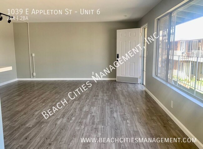 Foto del edificio - 1039 E Appleton St