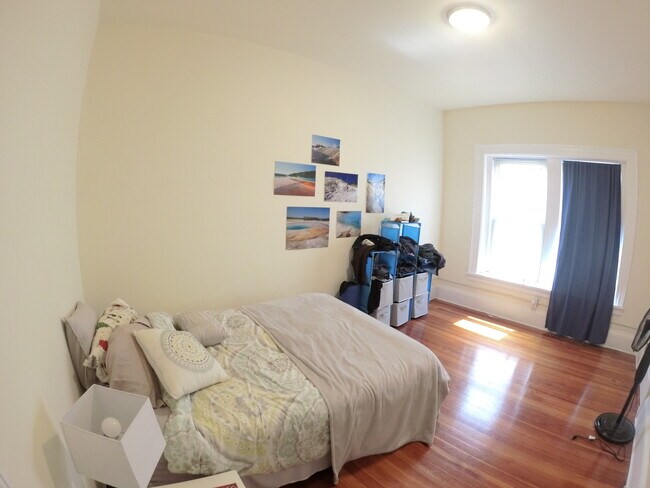 Foto del edificio - 1410 Beacon St
