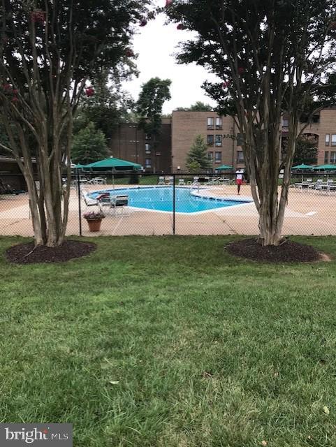 Foto del edificio - 11232 Chestnut Grove Square