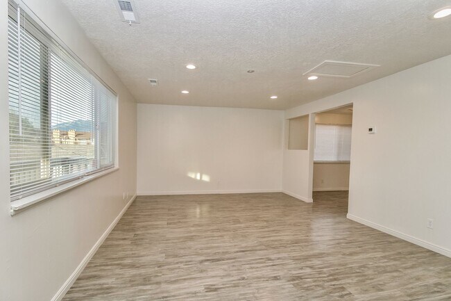 Foto del edificio - Cozy 2 Bed, 1 Bath Home with Central Air &...