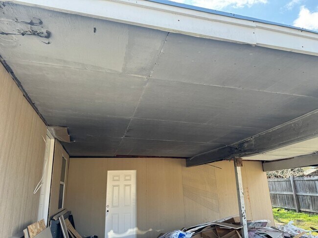 Building Photo - 3/1 PTISD Fenced yard Pet Friendly
