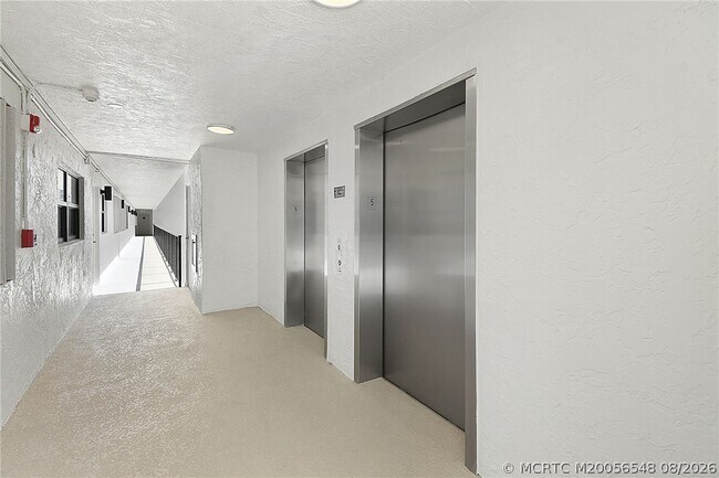Building Photo - 10310 S Ocean Dr