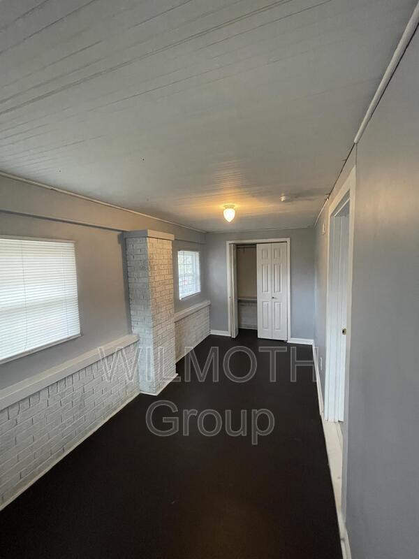 Building Photo - 419 N Dequincy St