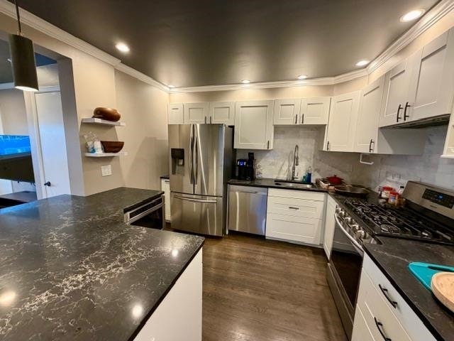 Building Photo - 205 Zabriskie St