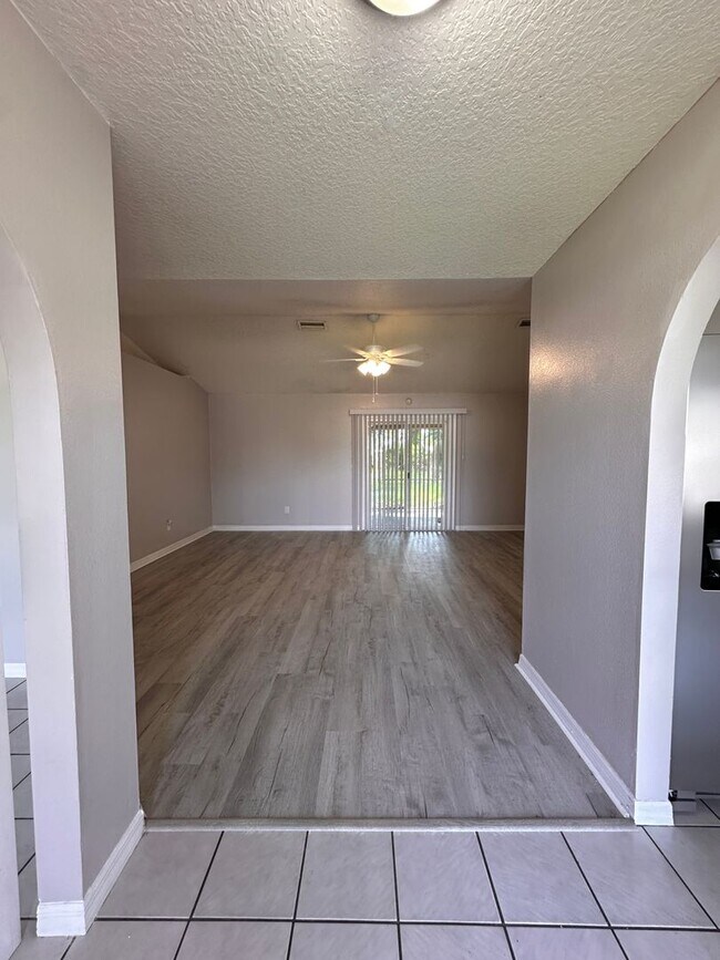 Building Photo - 53 Birchwood Dr