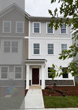 Building Photo - 5112 Fir Tree Ln