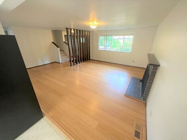 Foto del edificio - Cute home on Quiet Street 4bed/2bath