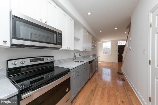 Building Photo - 920 N Bambrey St