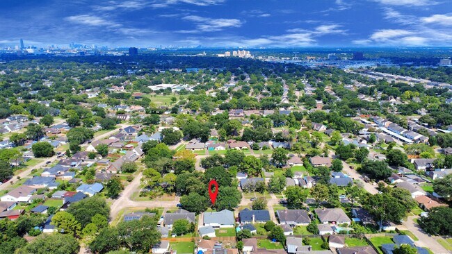 Foto del edificio - 7710 Colony Dr