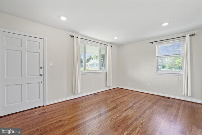 Building Photo - 2941 Summerfield Rd