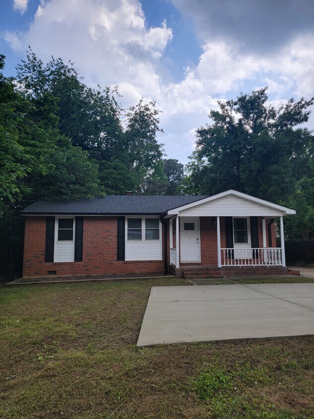 Primary Photo - 852 Newcombe Rd