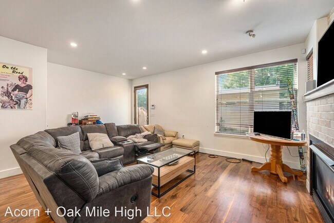 Building Photo - 4 br, 3.5 bath House - 3315 W. Hayward Pl