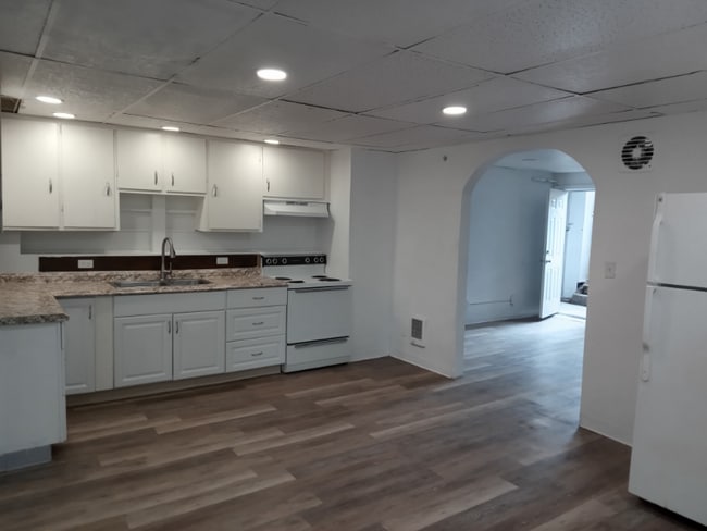 Building Photo - 325 1st Ave